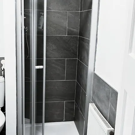 Private Room In Modern House Near Nottingham Exterior photo