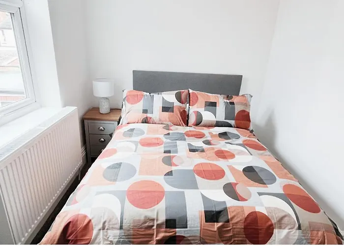 Private Room In Modern House Near Nottingham